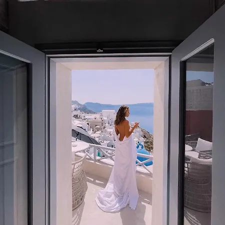 Bubble Santorini Oia